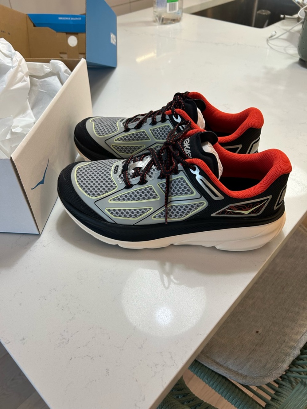Hoka unisex Clifton One9 Running Shoe - old school caged style size 9M/10W - Picture 1 of 6